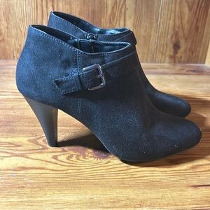 Women’s Fiona dress bootie, size 9. Gently worn